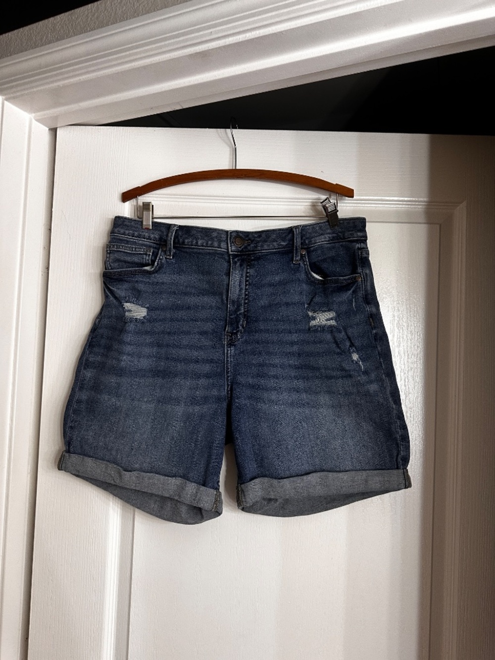 Vera Wang navy denim shorts